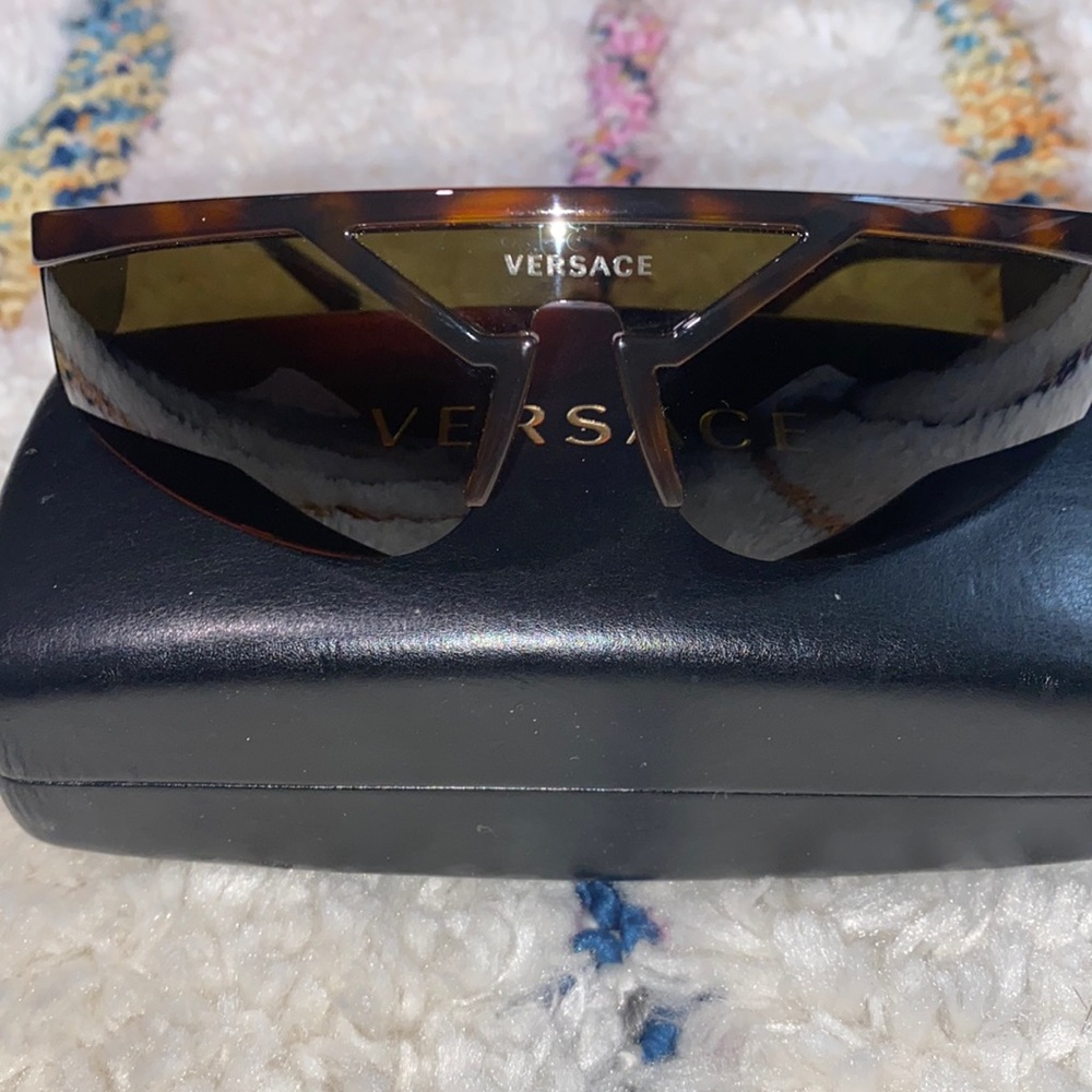 Versace Sporty Sunglasses